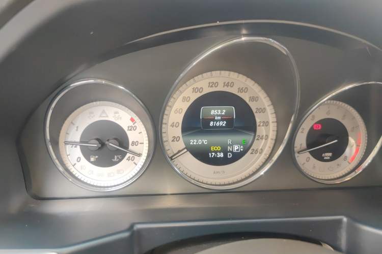 Used Mercedes-Benz GLK-Class 2014 GLK 260 4MATIC Dynamic Model Odometer Close Up