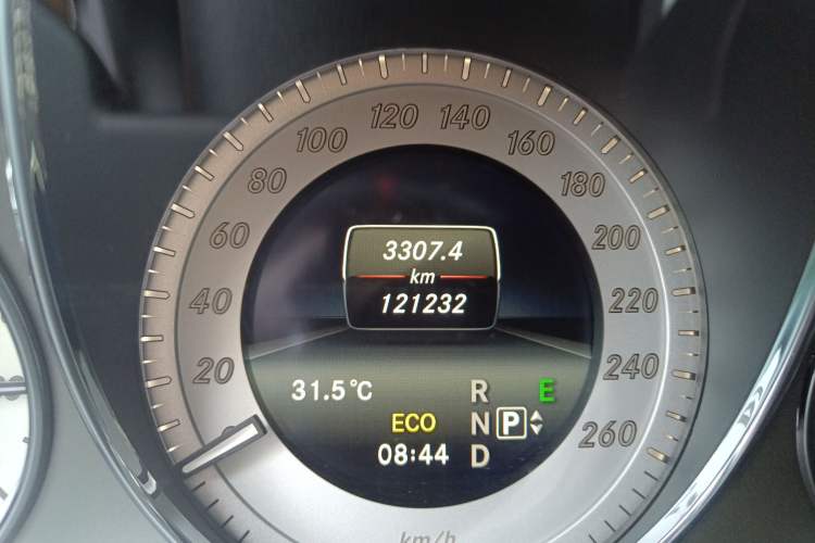 Used Mercedes-Benz GLK-Class 2014 GLK 200 Standard Model Odometer Close Up