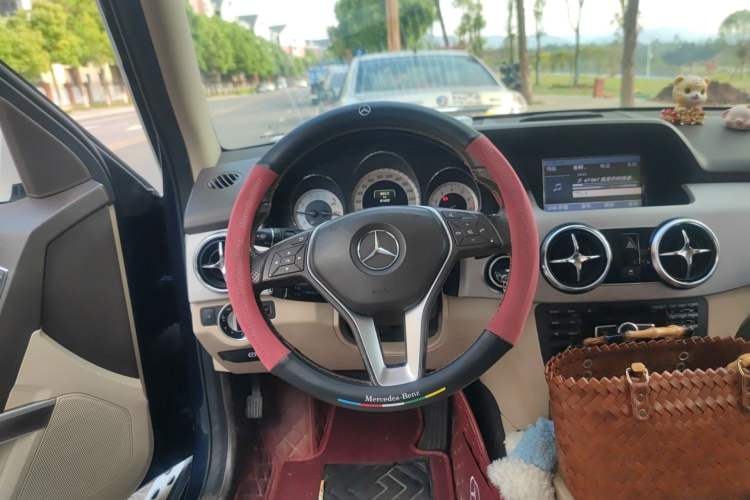 Used Mercedes-Benz GLK-Class 2014 GLK 260 4MATIC Dynamic Model Steering Wheel