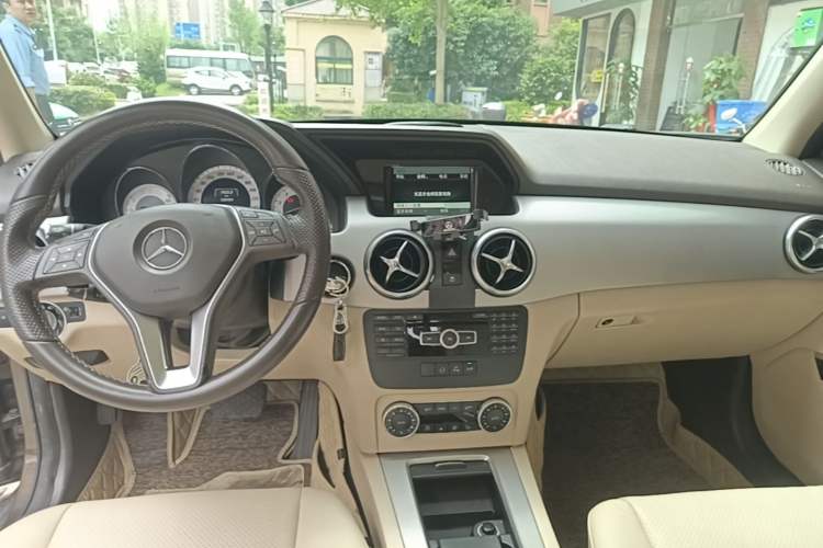 Used Mercedes-Benz GLK-Class 2014 GLK 260 4MATIC Dynamic Model Audio And AC Panel