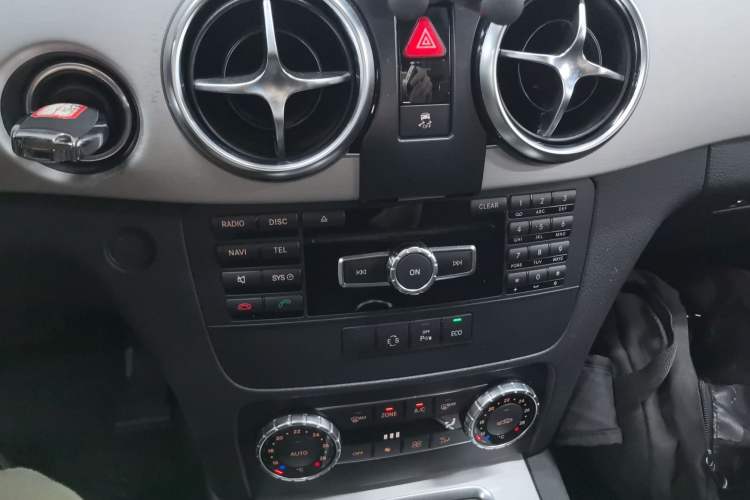 Used Mercedes-Benz GLK-Class 2014 GLK 200 Standard Model Audio And AC Panel