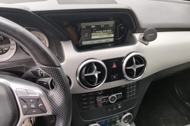 Used Mercedes-Benz GLK-Class 2014 GLK 200 Standard Model Audio And AC Panel