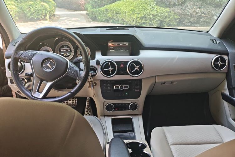 Used Mercedes-Benz GLK-Class 2014 GLK 260 4MATIC Dynamic Model Center Console