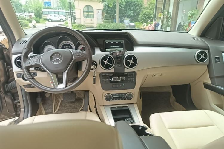 Used Mercedes-Benz GLK-Class 2014 GLK 260 4MATIC Dynamic Model Center Console