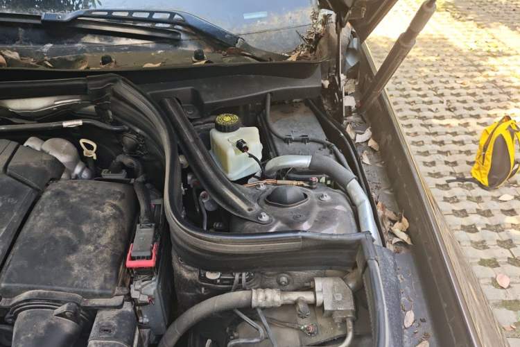 Used Mercedes-Benz GLK-Class 2014 GLK 260 4MATIC Dynamic Model Engine Bay Left