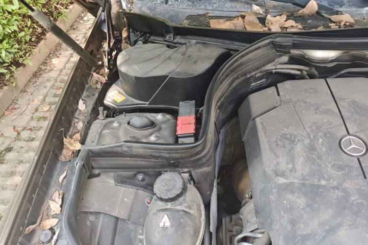 Used Mercedes-Benz GLK-Class 2014 GLK 260 4MATIC Dynamic Model Engine Bay Right
