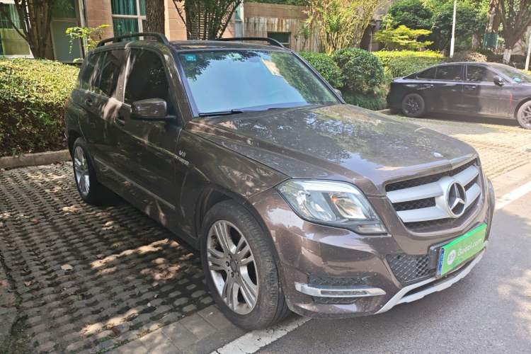 Used Mercedes-Benz GLK-Class 2014 GLK 260 4MATIC Dynamic Model Front Right 45 Deg