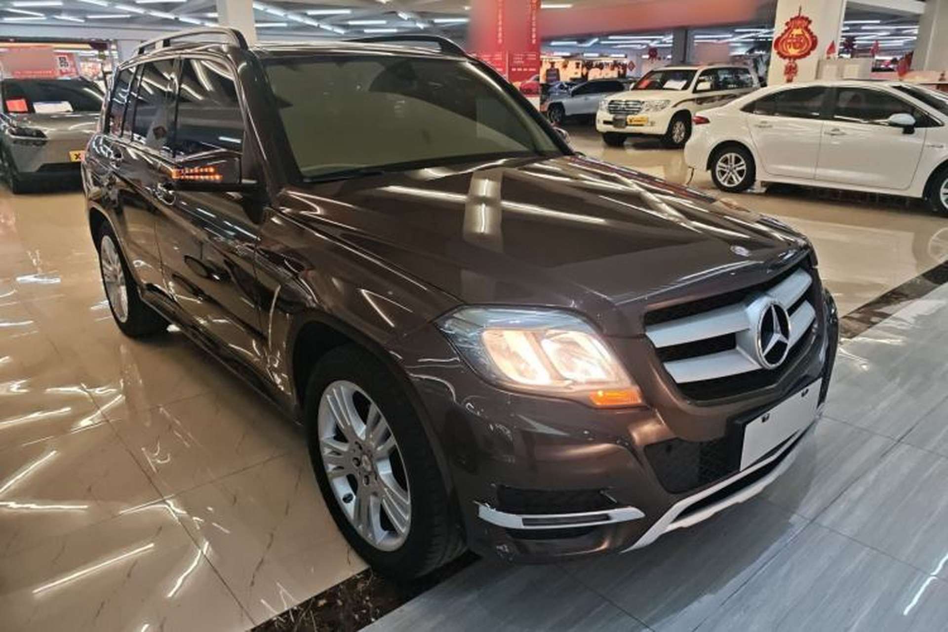 Used Mercedes-Benz GLK-Class 2014 GLK 260 4MATIC Dynamic Model Front Right 45 Deg