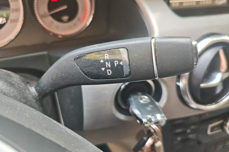 Used Mercedes-Benz GLK-Class 2014 GLK 260 4MATIC Dynamic Model Gear Lever