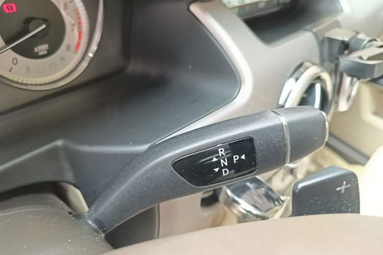 Used Mercedes-Benz GLK-Class 2014 GLK 260 4MATIC Dynamic Model Gear Lever
