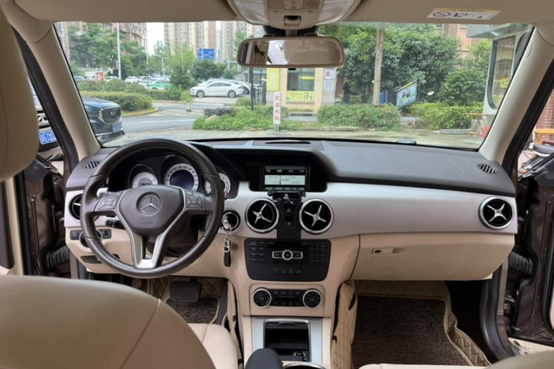 Used Mercedes-Benz GLK-Class 2014 GLK 260 4MATIC Dynamic Model Interior 2