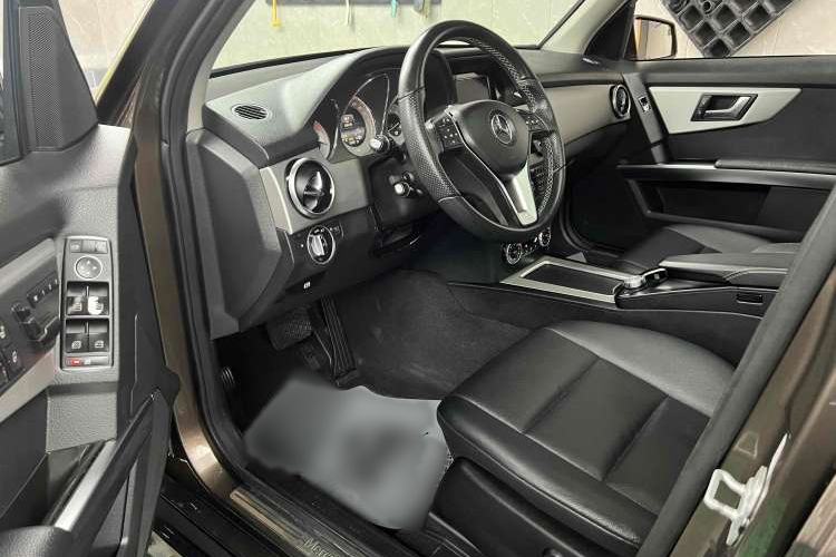 Used Mercedes-Benz GLK-Class 2014 GLK 260 4MATIC Dynamic Model Interior 2