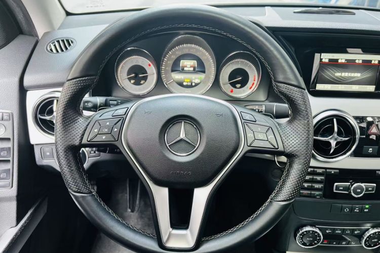 Used Mercedes-Benz GLK-Class 2014 GLK 260 4MATIC Dynamic Model Interior 2