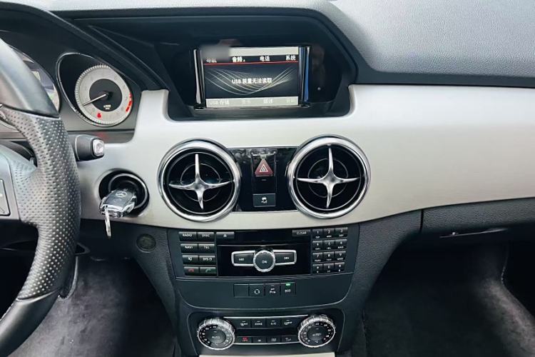 Used Mercedes-Benz GLK-Class 2014 GLK 260 4MATIC Dynamic Model Interior 3