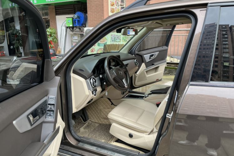 Used Mercedes-Benz GLK-Class 2014 GLK 260 4MATIC Dynamic Model Interior 4
