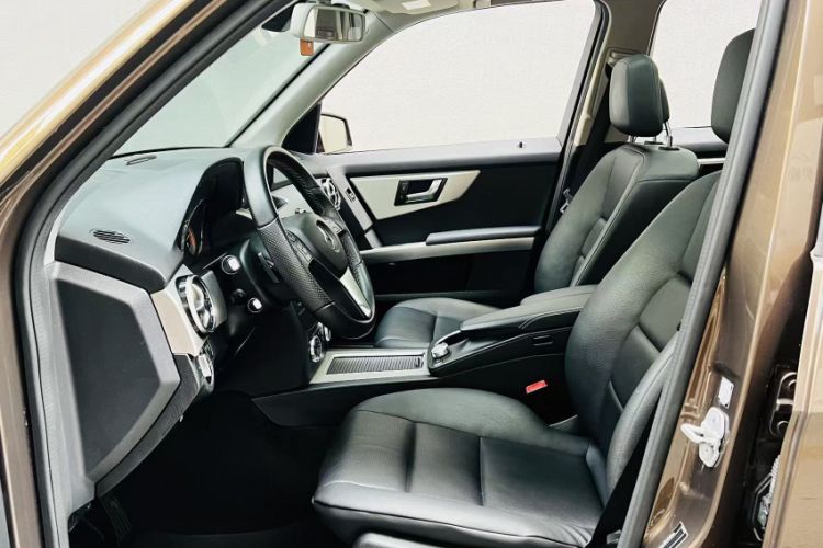 Used Mercedes-Benz GLK-Class 2014 GLK 260 4MATIC Dynamic Model Interior 4