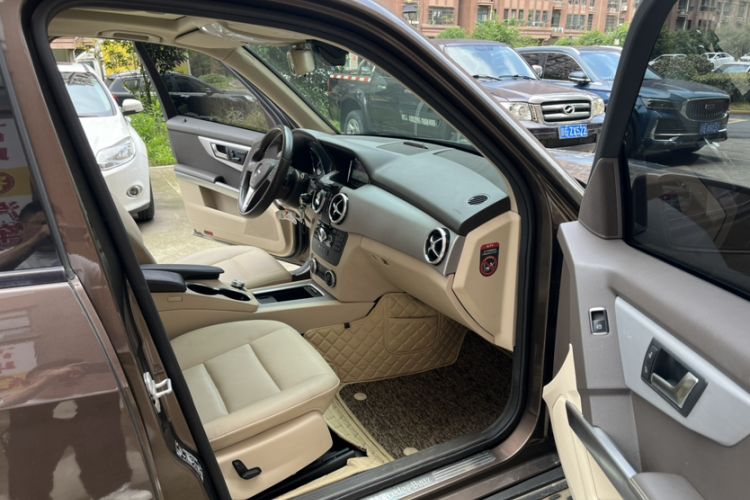 Used Mercedes-Benz GLK-Class 2014 GLK 260 4MATIC Dynamic Model Interior 5