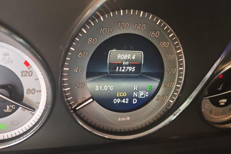 Used Mercedes-Benz GLK-Class 2014 GLK 260 4MATIC Dynamic Model Odometer Close Up