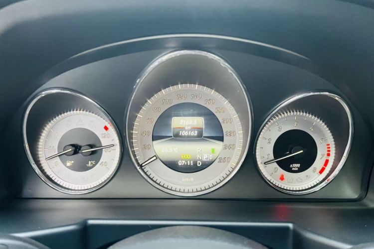 Used Mercedes-Benz GLK-Class 2014 GLK 260 4MATIC Dynamic Model Odometer Close Up