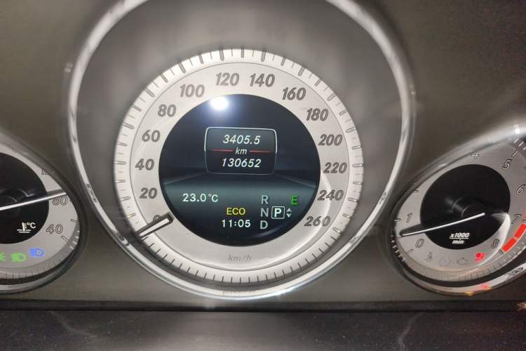 Used Mercedes-Benz GLK-Class 2014 GLK 200 Standard Model Odometer Close Up