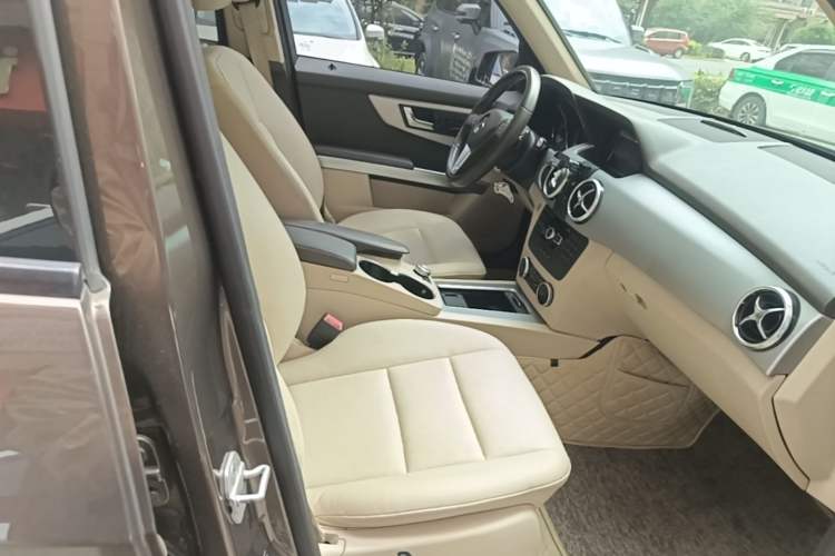 Used Mercedes-Benz GLK-Class 2014 GLK 260 4MATIC Dynamic Model Right Front Seat