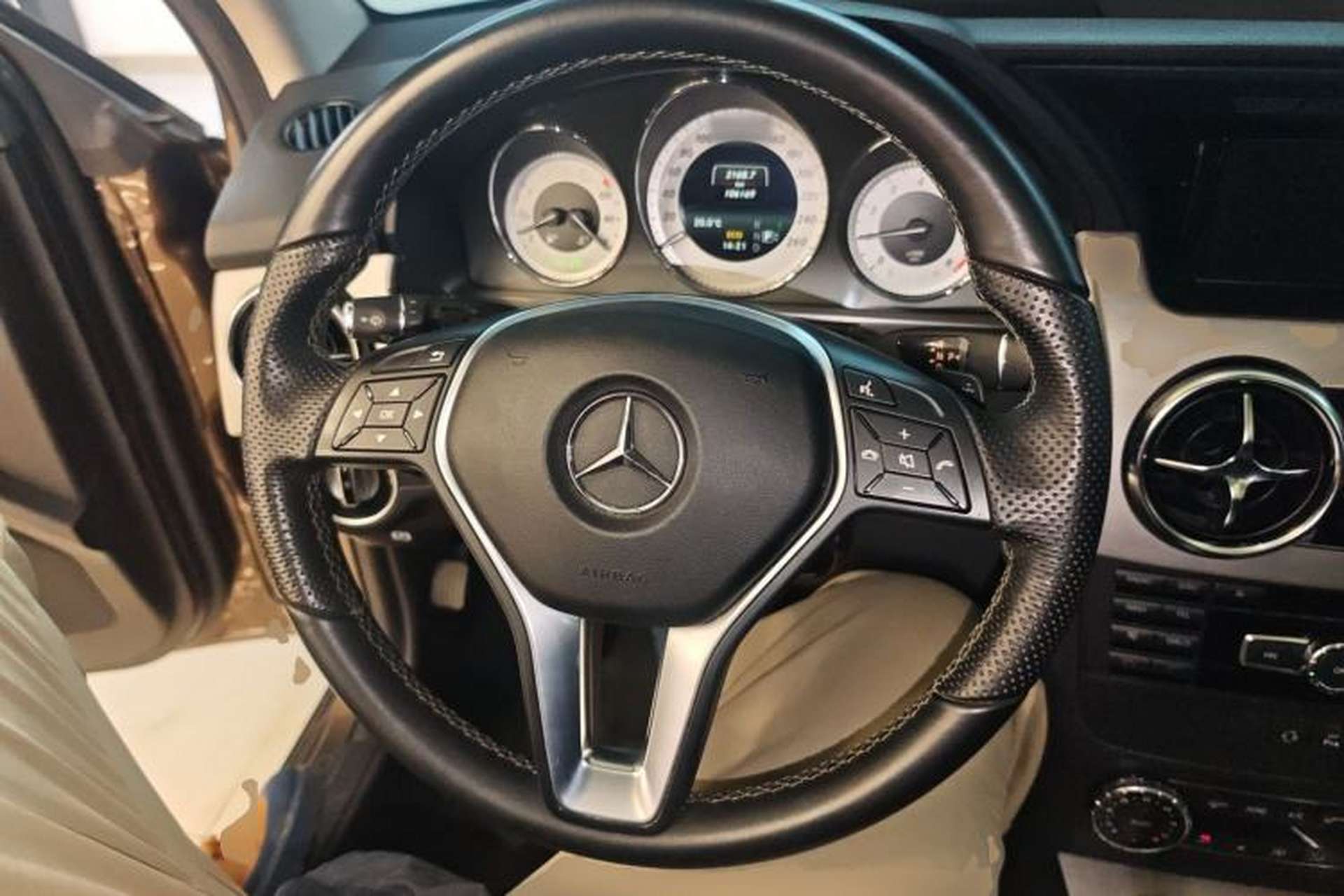Used Mercedes-Benz GLK-Class 2014 GLK 260 4MATIC Dynamic Model Steering Wheel