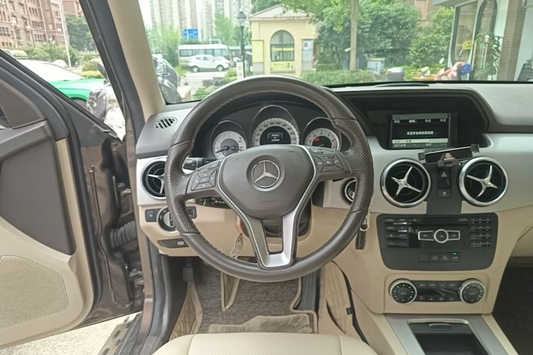 Used Mercedes-Benz GLK-Class 2014 GLK 260 4MATIC Dynamic Model Steering Wheel