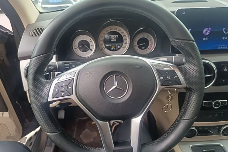 Used Mercedes-Benz GLK-Class 2014 GLK 200 Standard Model Steering Wheel