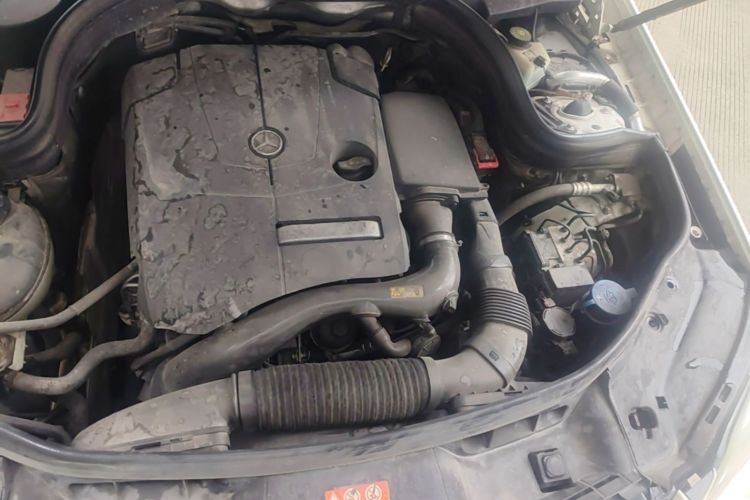 Used Mercedes-Benz GLK-Class 2014 GLK 260 4MATIC Dynamic Model Engine Bay Left