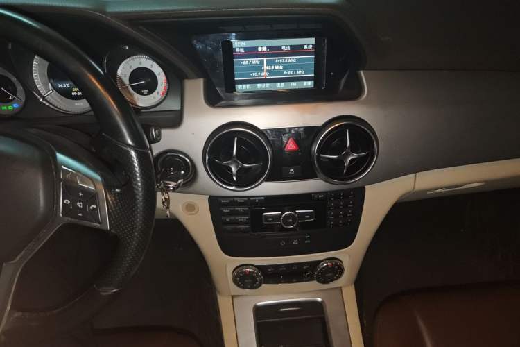 Used Mercedes-Benz GLK-Class 2014 GLK 200 Standard Model Audio And AC Panel