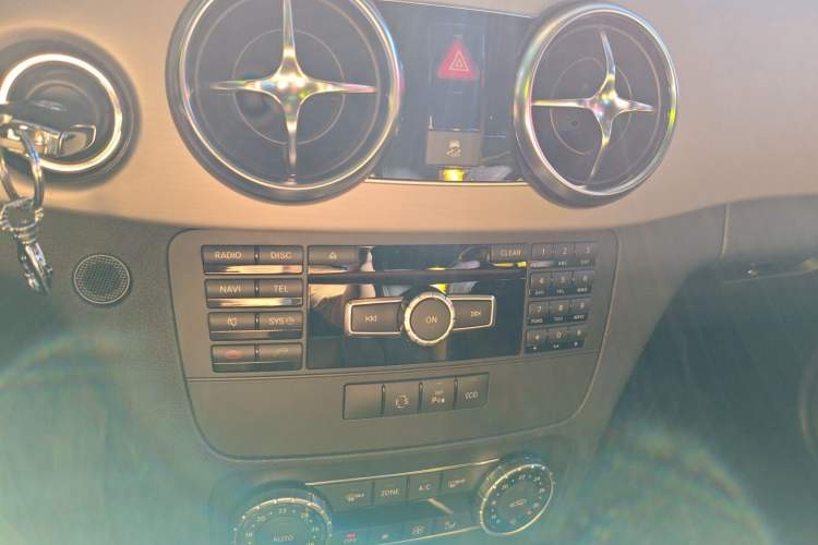 Used Mercedes-Benz GLK-Class 2014 GLK 200 Standard Model Audio And AC Panel