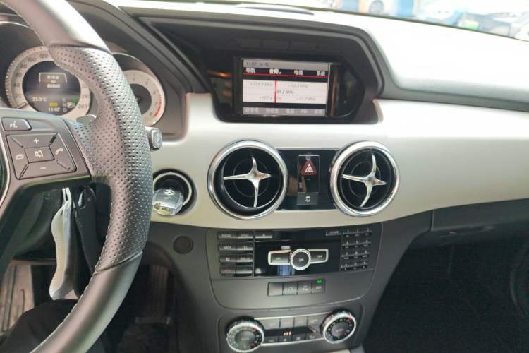 Used Mercedes-Benz GLK-Class 2014 GLK 260 4MATIC Dynamic Model Audio And AC Panel