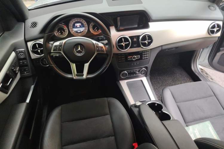 Used Mercedes-Benz GLK-Class 2014 GLK 200 Standard Model Center Console
