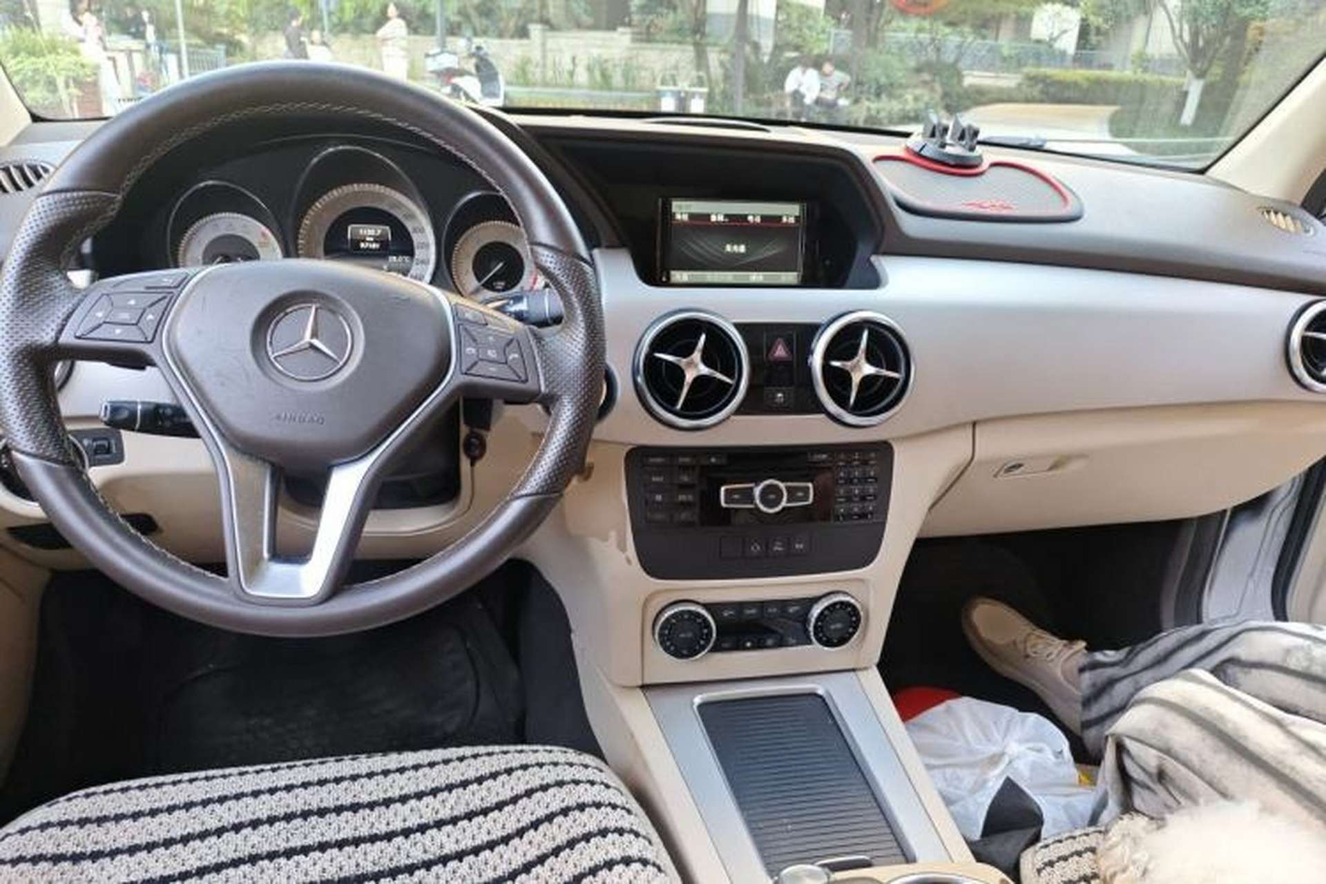 Used Mercedes-Benz GLK-Class 2014 GLK 260 4MATIC Dynamic Model Center Console