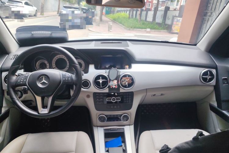 Used Mercedes-Benz GLK-Class 2014 GLK 260 4MATIC Dynamic Model Center Console