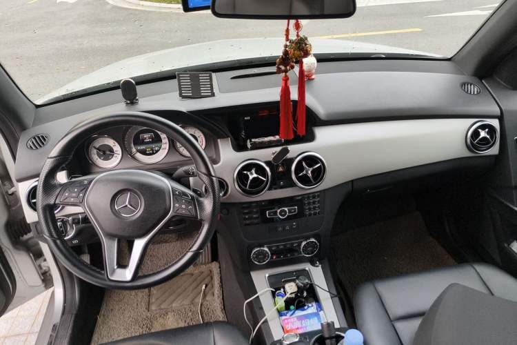 Used Mercedes-Benz GLK-Class 2014 GLK 260 4MATIC Dynamic Model Center Console
