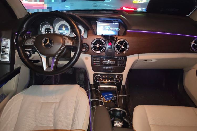 Used Mercedes-Benz GLK-Class 2014 GLK 260 4MATIC Dynamic Model Center Console