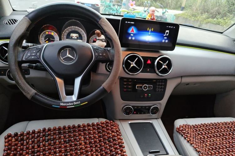 Used Mercedes-Benz GLK-Class 2014 GLK 260 4MATIC Dynamic Model Center Console