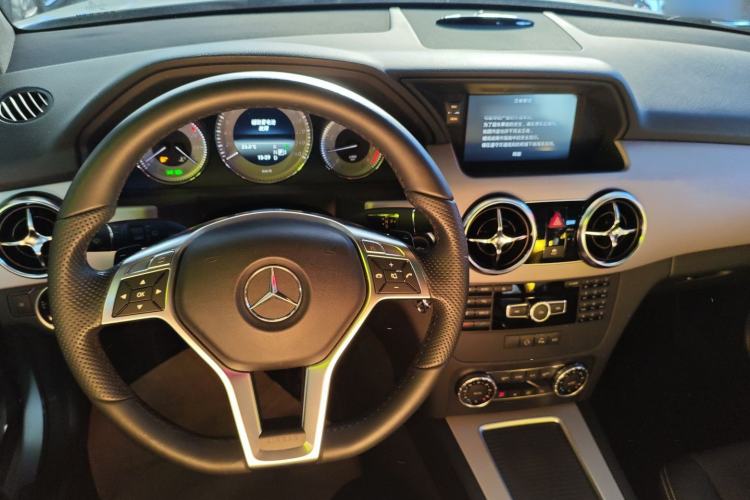 Used Mercedes-Benz GLK-Class 2014 GLK 200 Standard Model Center Console