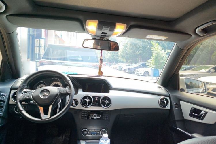 Used Mercedes-Benz GLK-Class 2014 GLK 260 4MATIC Dynamic Model Center Console