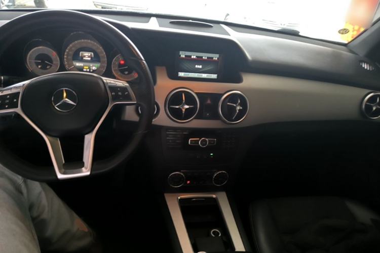 Used Mercedes-Benz GLK-Class 2014 GLK 200 Standard Model Center Console