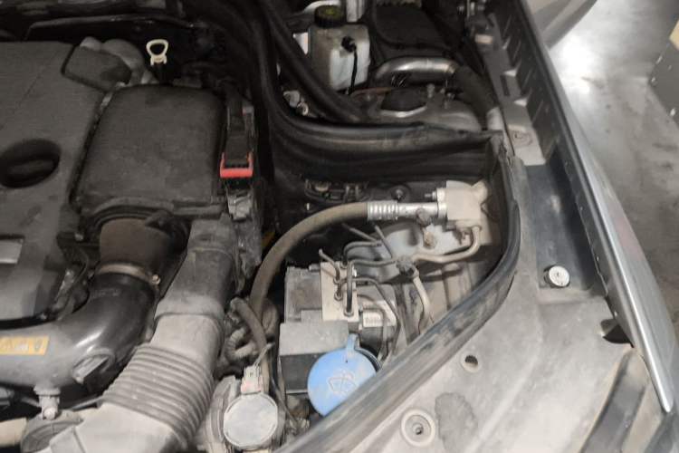Used Mercedes-Benz GLK-Class 2014 GLK 260 4MATIC Dynamic Model Engine Bay Left