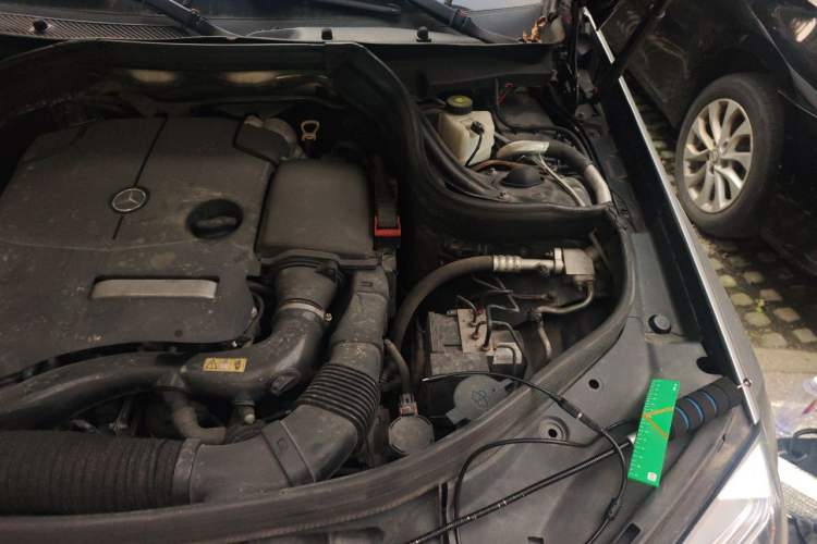 Used Mercedes-Benz GLK-Class 2014 GLK 260 4MATIC Dynamic Model Engine Bay Left