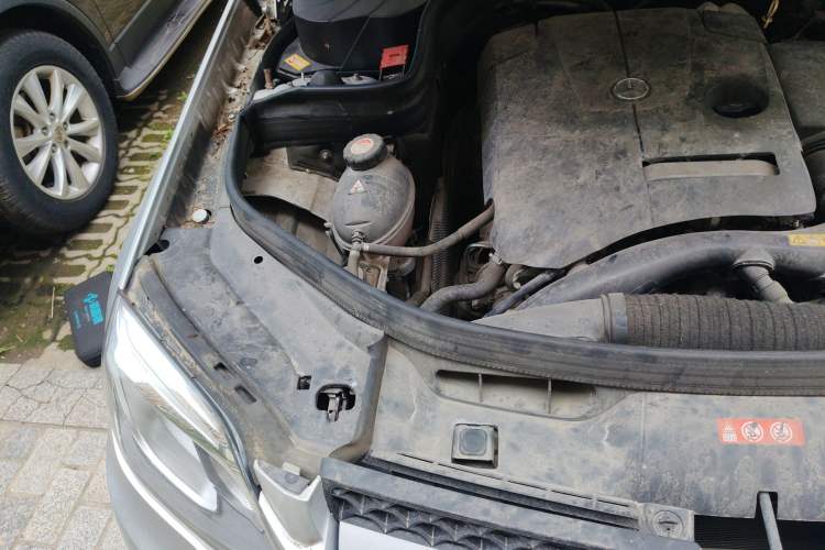 Used Mercedes-Benz GLK-Class 2014 GLK 260 4MATIC Dynamic Model Engine Bay Right