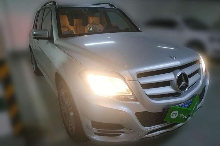 Used Mercedes-Benz GLK-Class 2014 GLK 260 4MATIC Dynamic Model Front Right 45 Deg