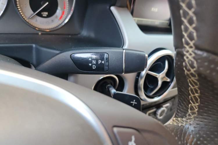 Used Mercedes-Benz GLK-Class 2014 GLK 260 4MATIC Dynamic Model Gear Lever