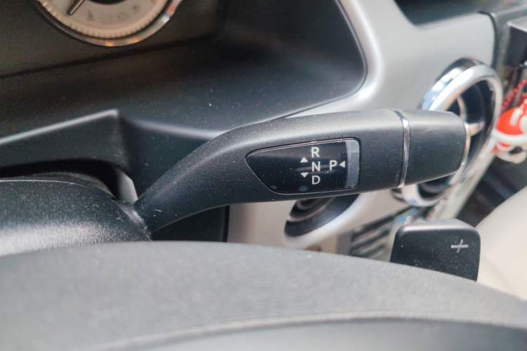 Used Mercedes-Benz GLK-Class 2014 GLK 260 4MATIC Dynamic Model Gear Lever