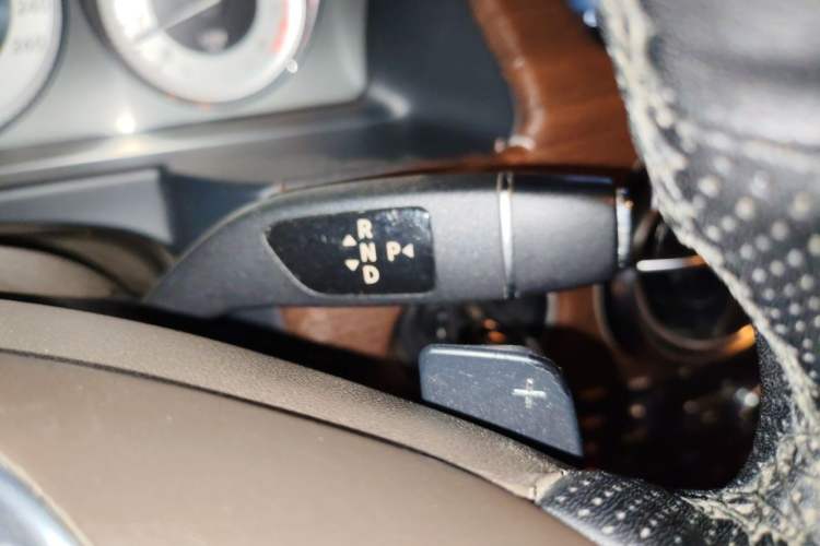 Used Mercedes-Benz GLK-Class 2014 GLK 260 4MATIC Dynamic Model Gear Lever