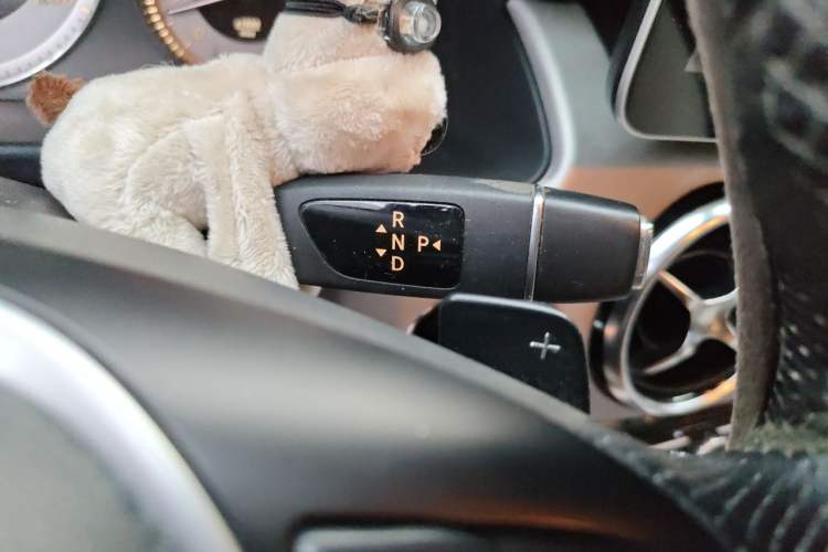 Used Mercedes-Benz GLK-Class 2014 GLK 260 4MATIC Dynamic Model Gear Lever