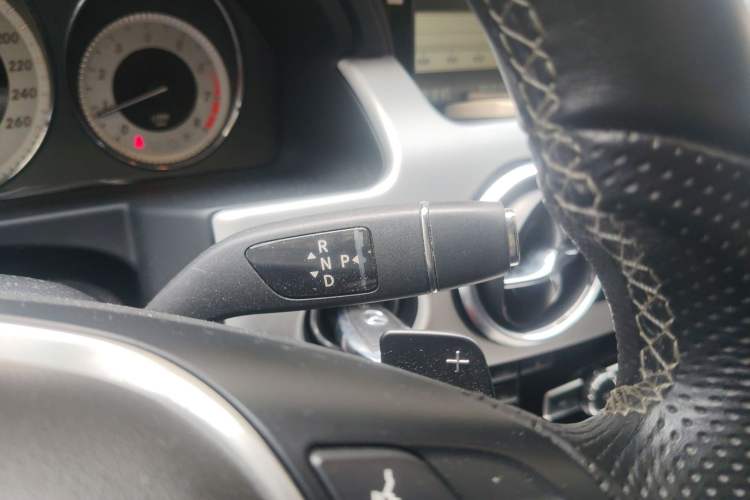 Used Mercedes-Benz GLK-Class 2014 GLK 260 4MATIC Dynamic Model Gear Lever